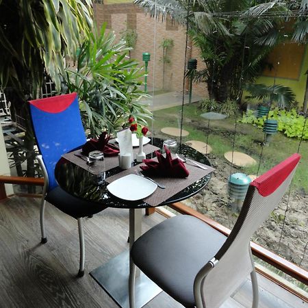 The Senator Hotel Kolkata Exterior photo