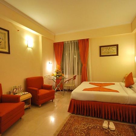 The Senator Hotel Kolkata Exterior photo