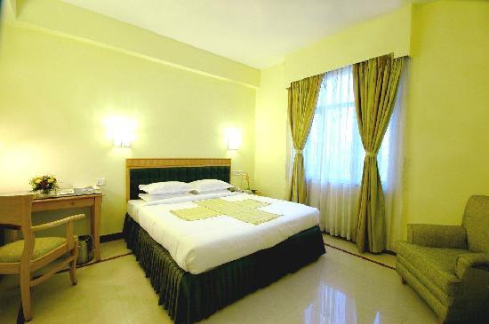 The Senator Hotel Kolkata Exterior photo
