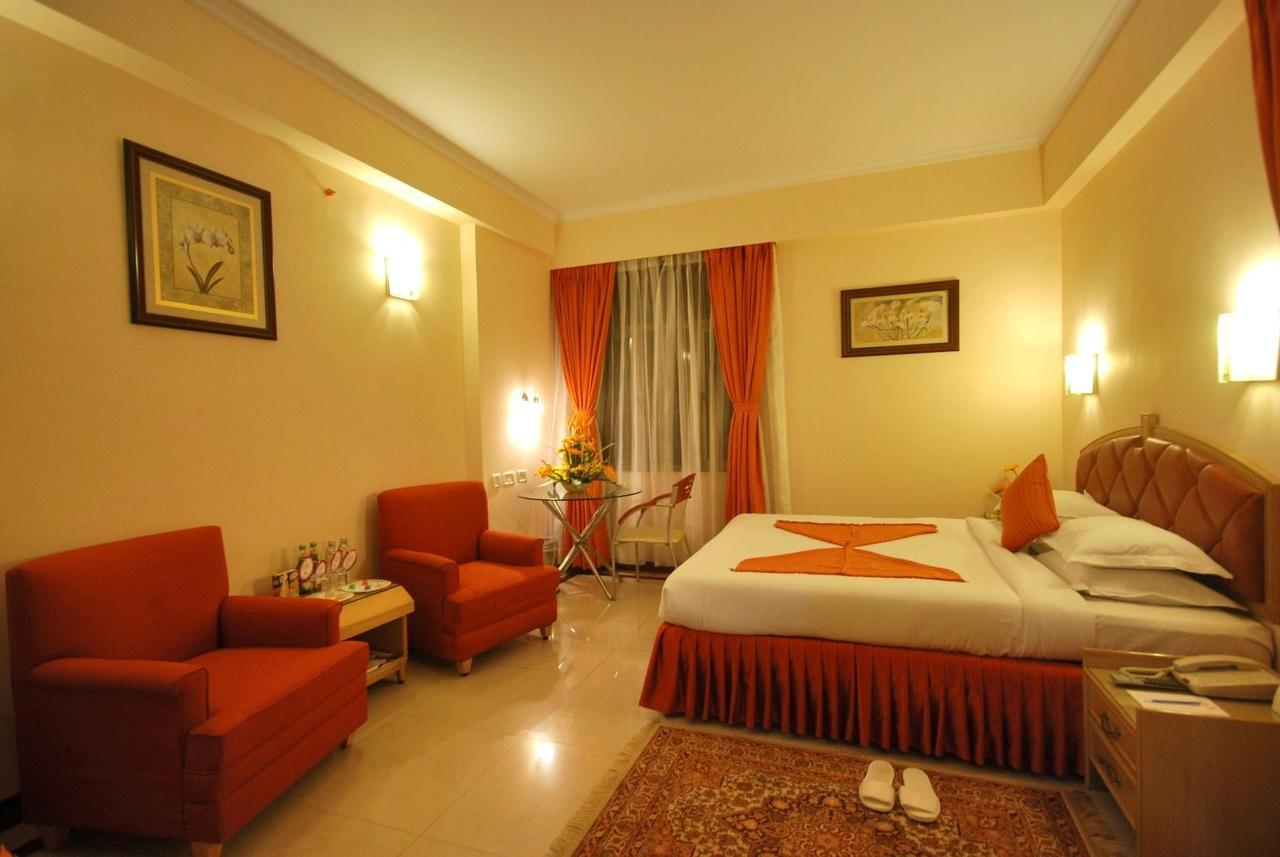 The Senator Hotel Kolkata Exterior photo