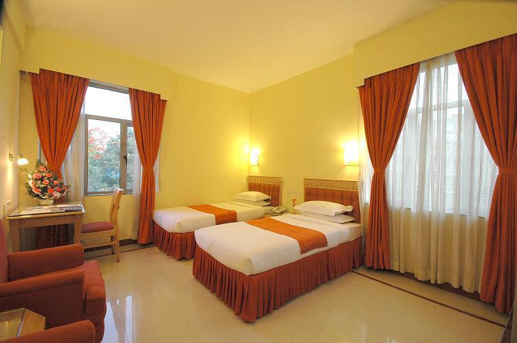 The Senator Hotel Kolkata Exterior photo